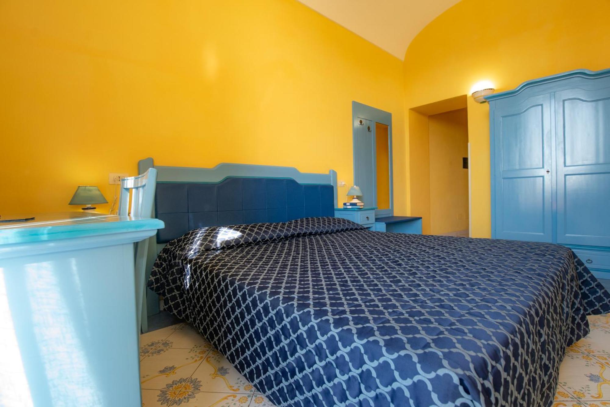 Hotel Savoia Прочида Экстерьер фото